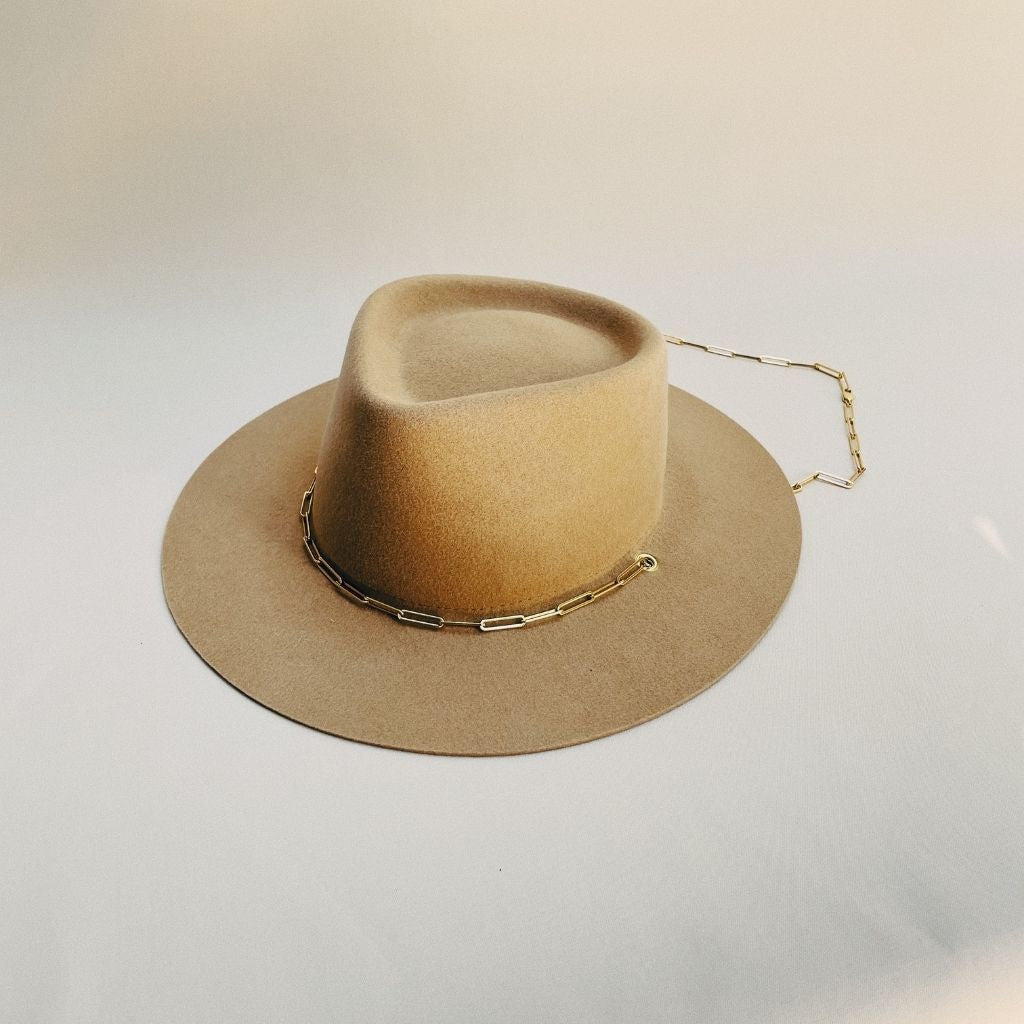 chapeau en feutre avec chaine ulysse sand van palma