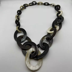 sautoir collier en corne de buffle anneaux plat ivoire