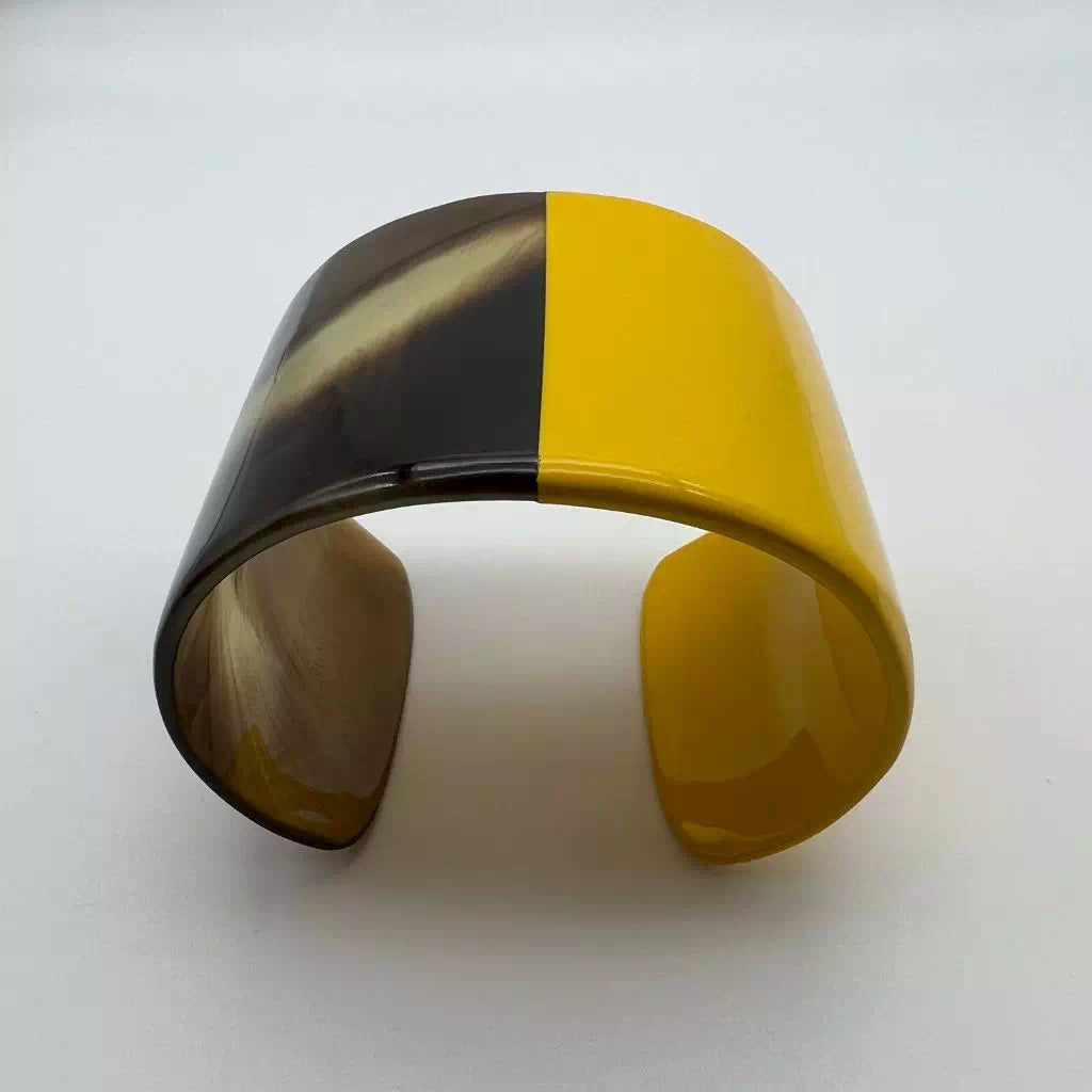 manchette bracelet en corne de buffle laquée jaune
